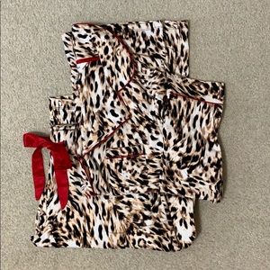 Soma pj top/pants. Small top. Xs mall pants.